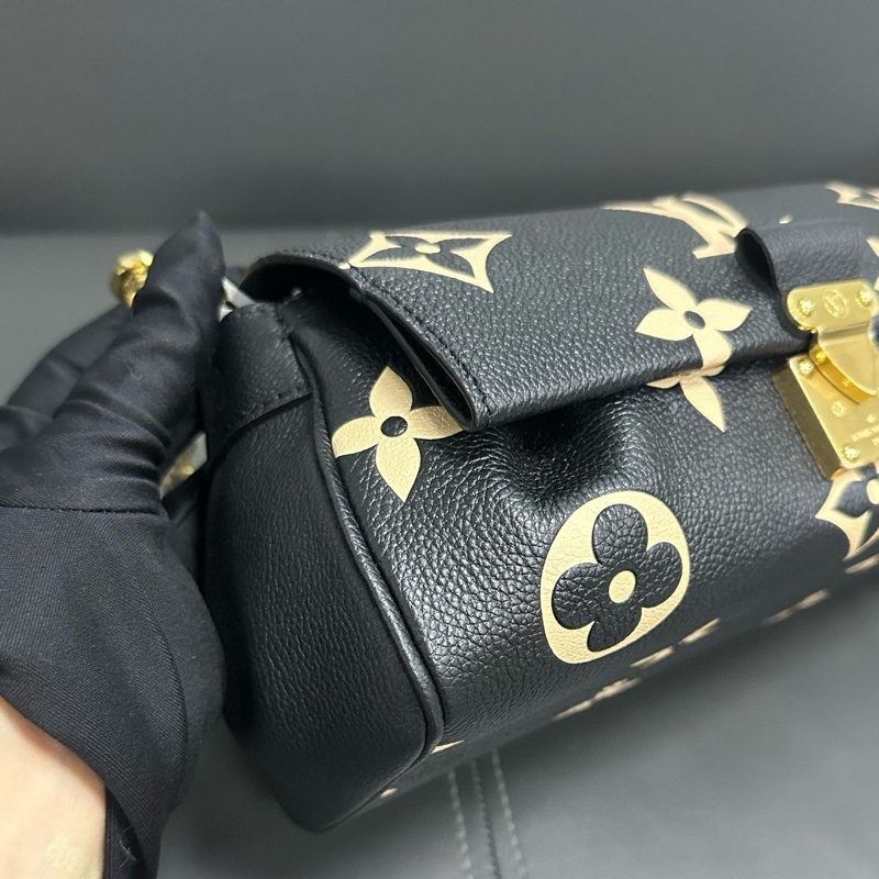 Lv favorite 黑色全皮白花 雲朵包-12