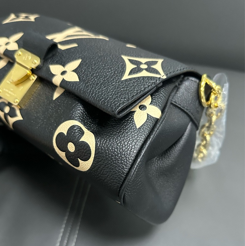 Lv favorite 黑色全皮白花 雲朵包-13