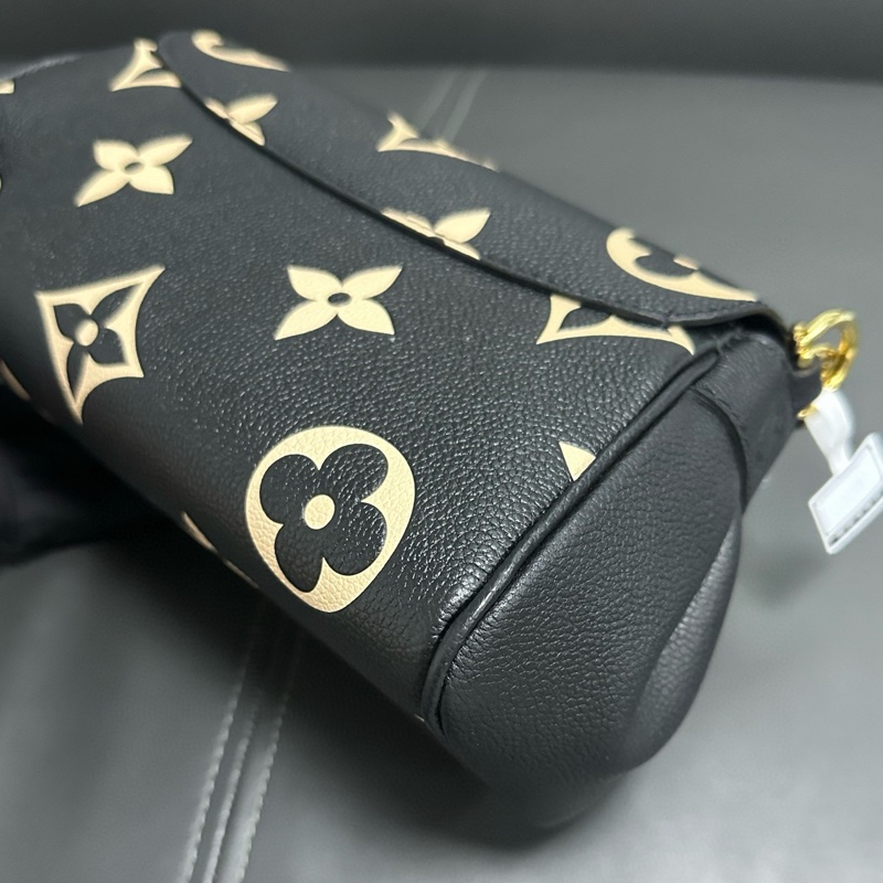 Lv favorite 黑色全皮白花 雲朵包-15