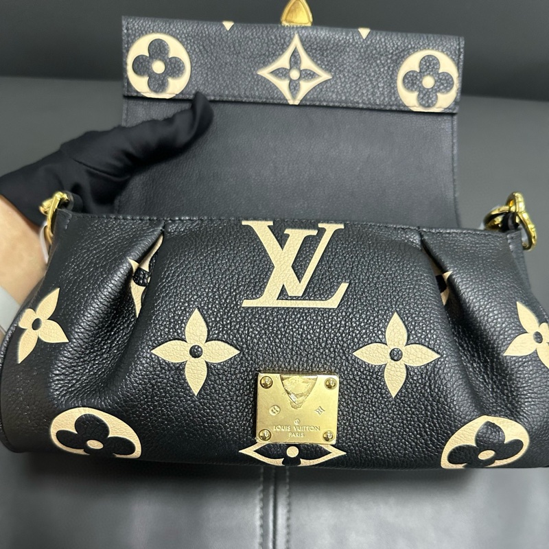 Lv favorite 黑色全皮白花 雲朵包-18