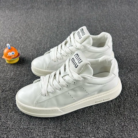 98新 MiuMiu繆繆白色板鞋 尺碼：38