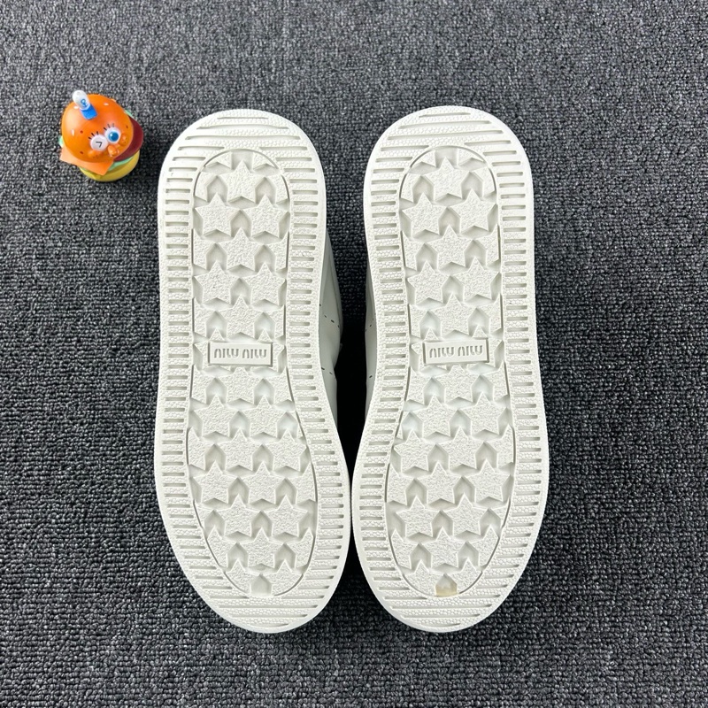 98新 MiuMiu繆繆白色板鞋 尺碼：38-7