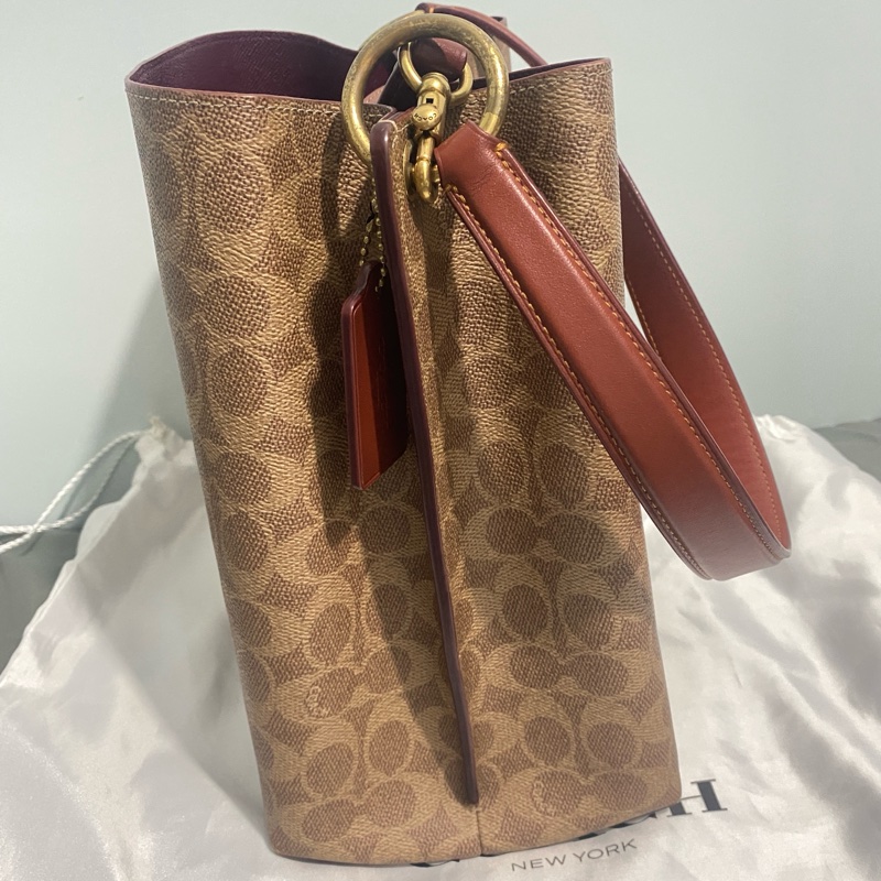 (只賣至30號) COACH signature canvas print Charlie bucket bag-3
