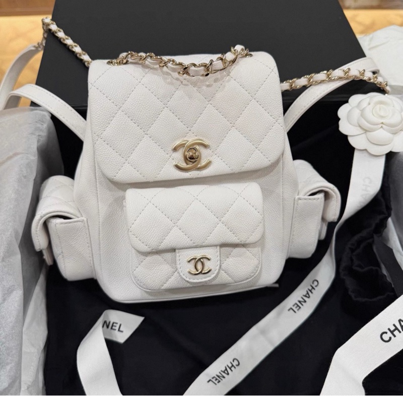 ✨Chanel 白色duma 後背包 今年購證99新 晶片款🤍-0