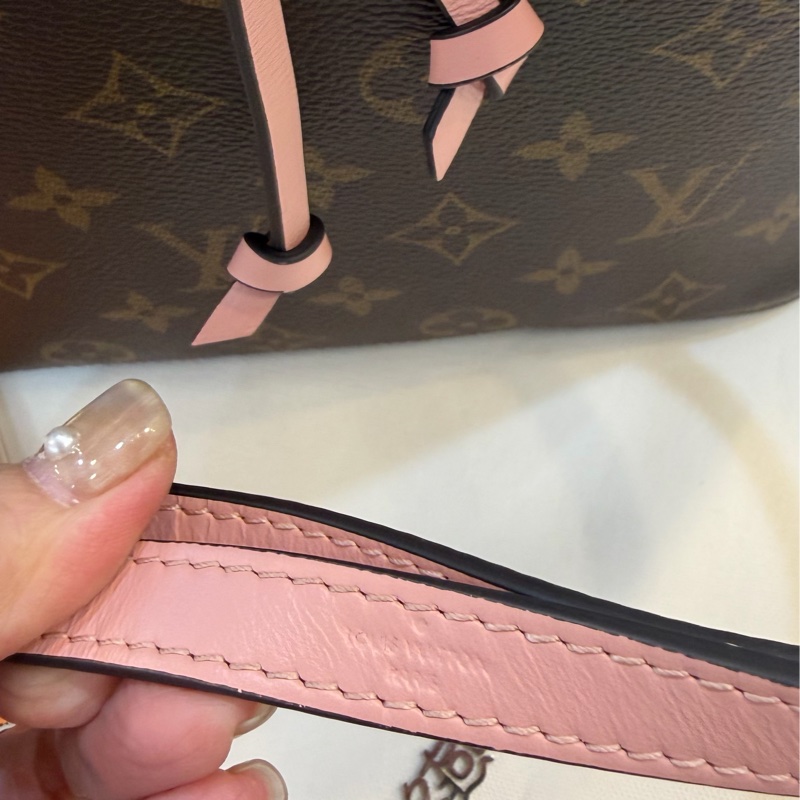 L V粉色/原花水桶包-13