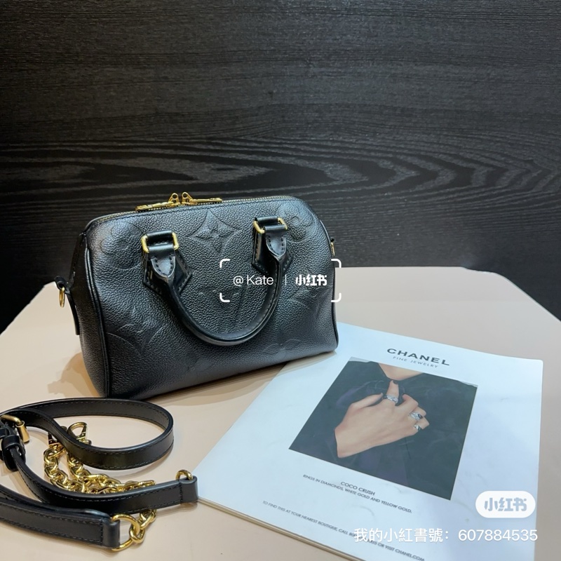 LV s Speedy 20 黑牛皮壓紋 波士頓包-1