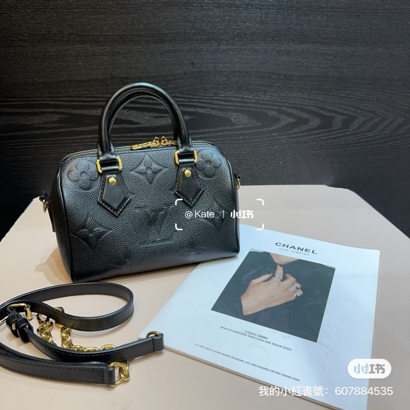 LV s Speedy 20 黑牛皮壓紋 波士頓包-2