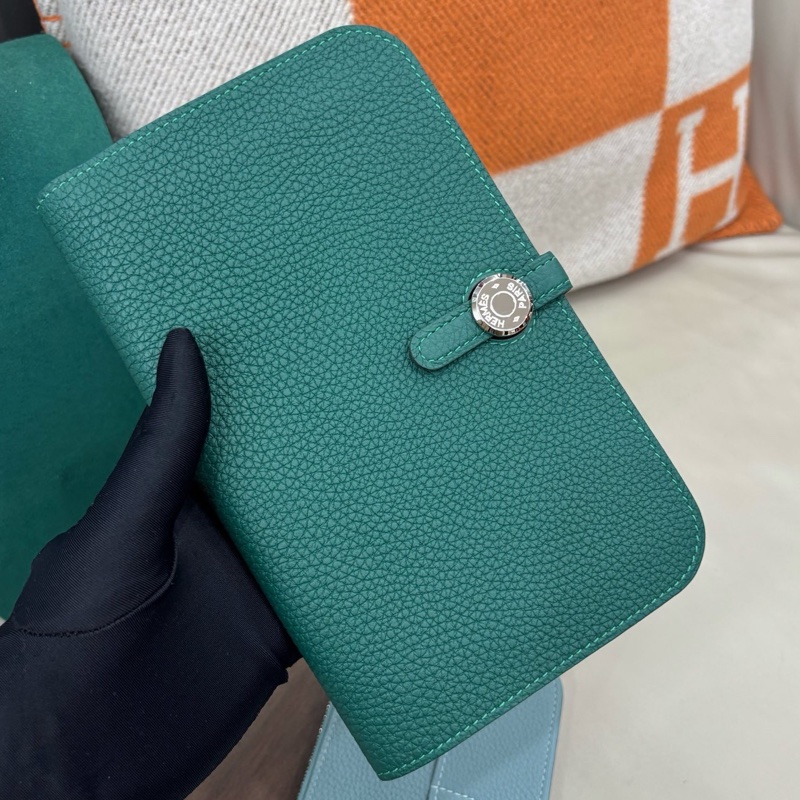【近新閒置品】愛馬仕Hermes 孔雀綠銀扣Dogon母子錢包Y刻長夾財布-1