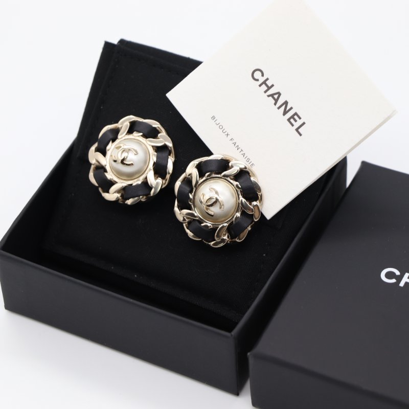 Chanel 香奈兒 經典 CC  黑色 白色 皮革 仿珍珠耳夾-0