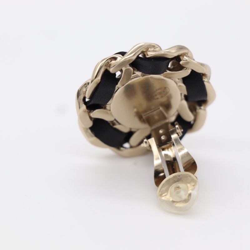 Chanel 香奈兒 經典 CC  黑色 白色 皮革 仿珍珠耳夾-7