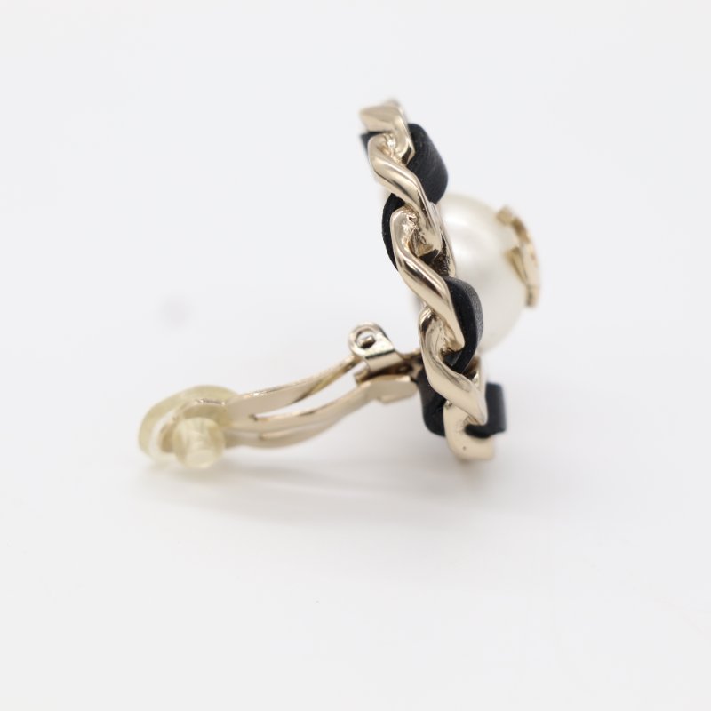 Chanel 香奈兒 經典 CC  黑色 白色 皮革 仿珍珠耳夾-8