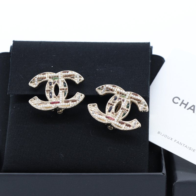 【聖誕好禮🎁稀有美品】Chanel 香奈兒 CC 紅綠色 淡金 琺瑯 珍珠 毛呢效果 多色 水鑽 耳夾-1
