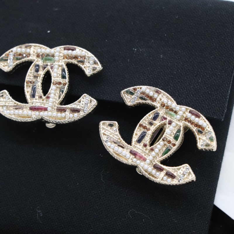 【聖誕好禮🎁稀有美品】Chanel 香奈兒 CC 紅綠色 淡金 琺瑯 珍珠 毛呢效果 多色 水鑽 耳夾-3