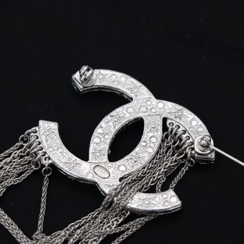 【聖誕好禮🎁稀有美品】Chanel 經典雙C 水鑽 熔岩系列 超級重工 珍珠 銀色 流蘇 胸針-6