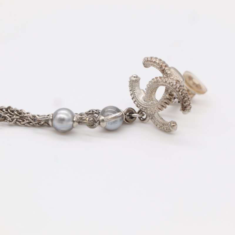 【聖誕好禮🌟小編推薦】Chanel 香奈兒  經典 CC 銀色 水晶 仿珍珠 鍊珠材質  垂墜耳夾-7