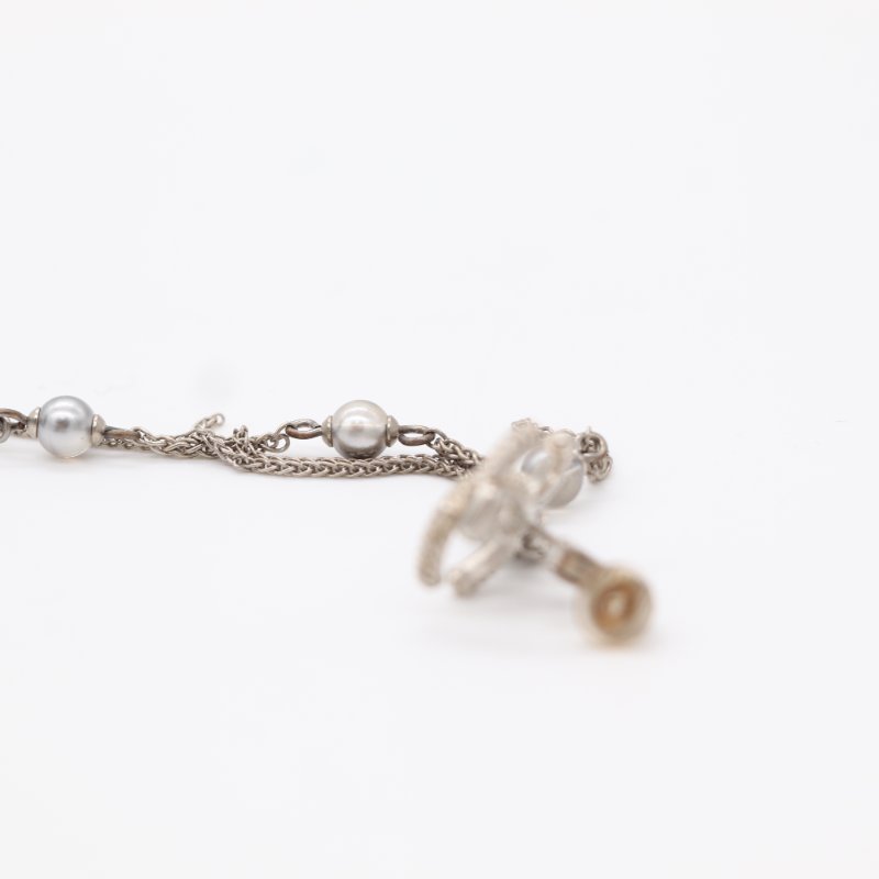 【聖誕好禮🌟小編推薦】Chanel 香奈兒  經典 CC 銀色 水晶 仿珍珠 鍊珠材質  垂墜耳夾-12