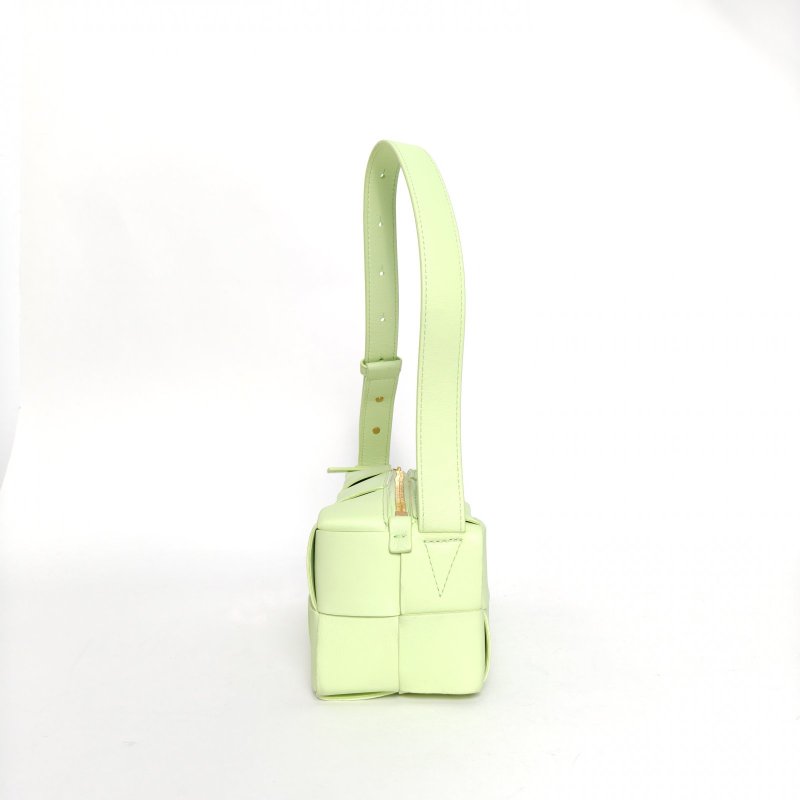 BOTTEGA VENETA CassetteBrick腋下包小號23.5綠色羊皮金扣肩背包-1