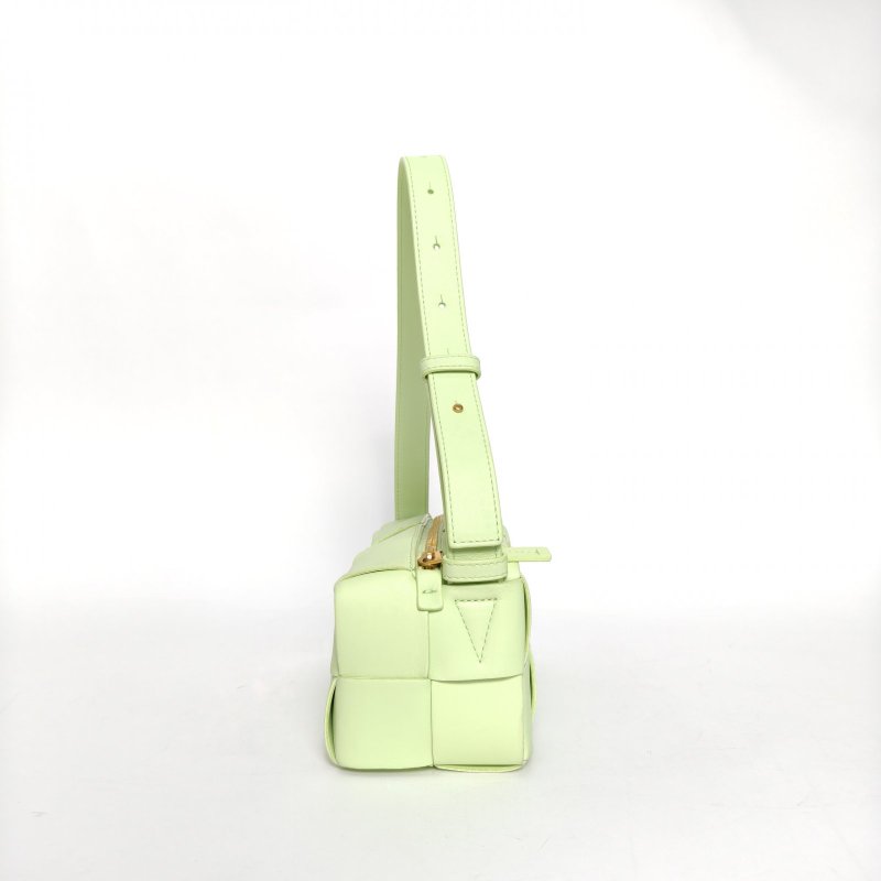 BOTTEGA VENETA CassetteBrick腋下包小號23.5綠色羊皮金扣肩背包-3