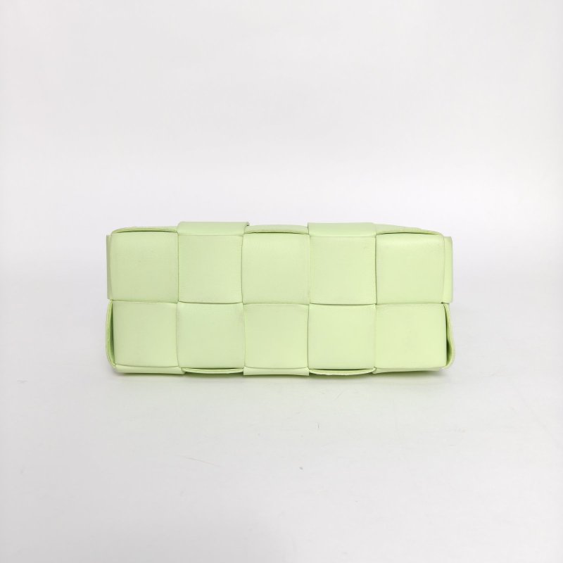 BOTTEGA VENETA CassetteBrick腋下包小號23.5綠色羊皮金扣肩背包-4