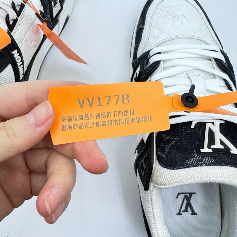 LV/5.5碼39碼/黑白牛仔trainer/99新/vv1778-7