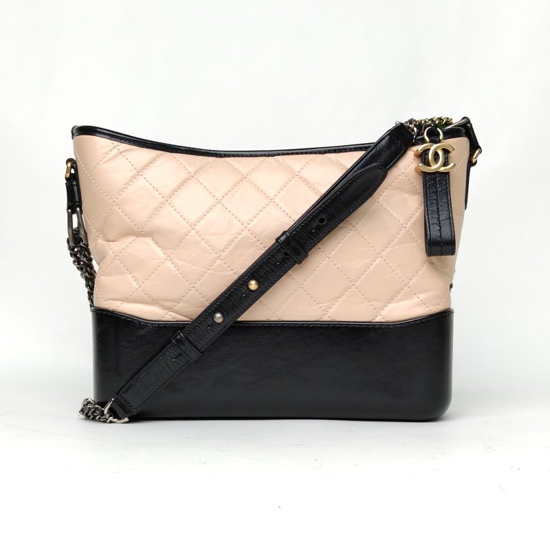 CHANEL GABRIELLE流浪中號28奶茶色牛皮26開金扣黑底金銀扣肩背包-0