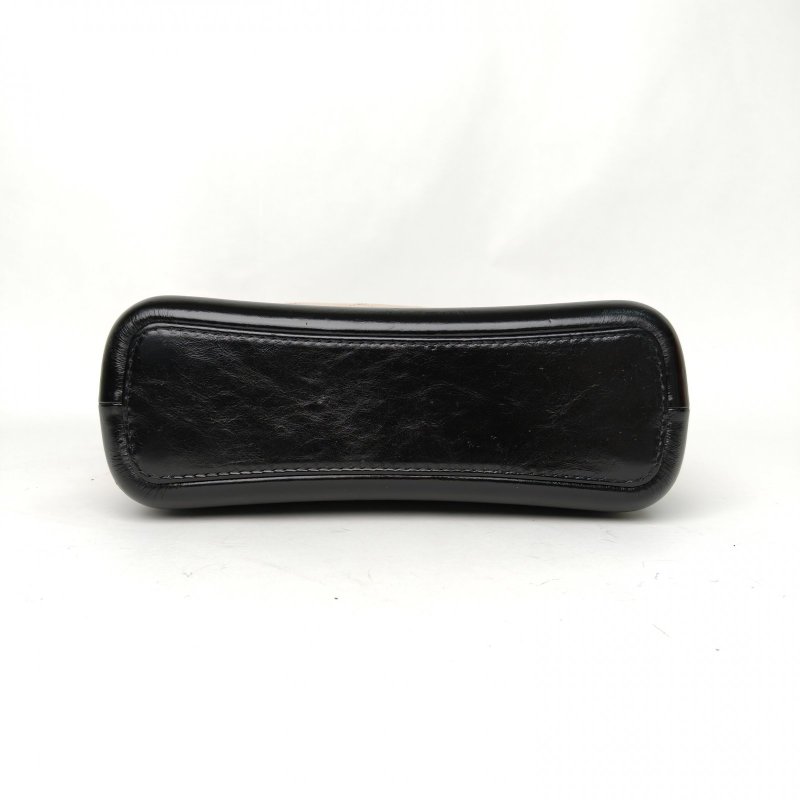 CHANEL GABRIELLE流浪中號28奶茶色牛皮26開金扣黑底金銀扣肩背包-4