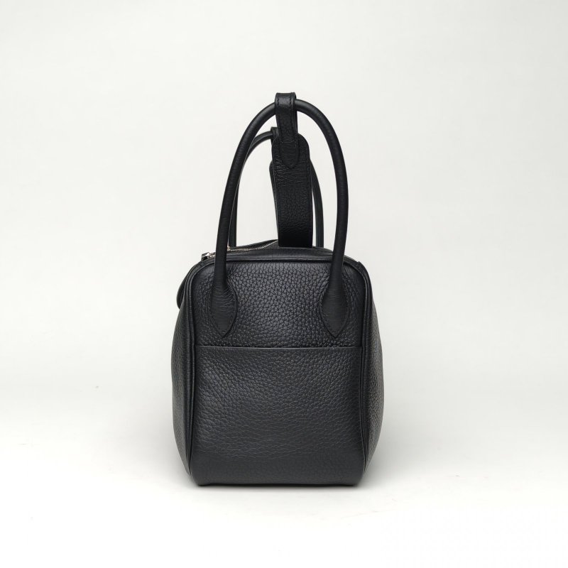 HERMES Lindy3089黑色TC皮X刻銀扣肩背包-1