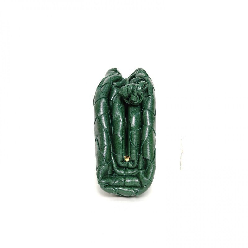 BOTTEGA VENETA Pouch雲朵包Mini22編織綠色羊皮肩背包-1
