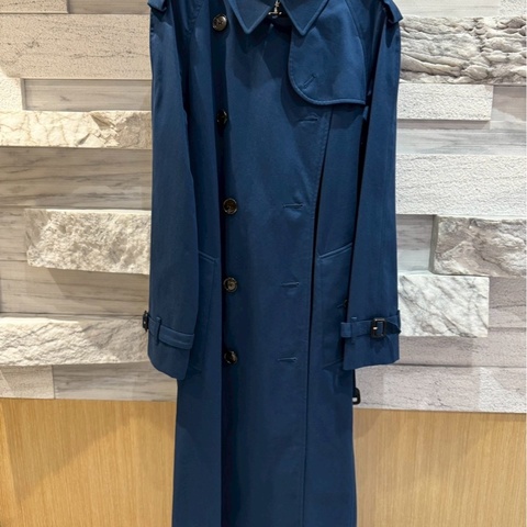Burberry深藍色經典風衣