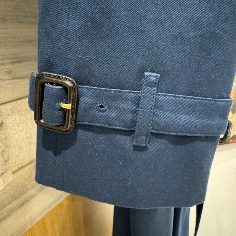 Burberry深藍色經典風衣-3