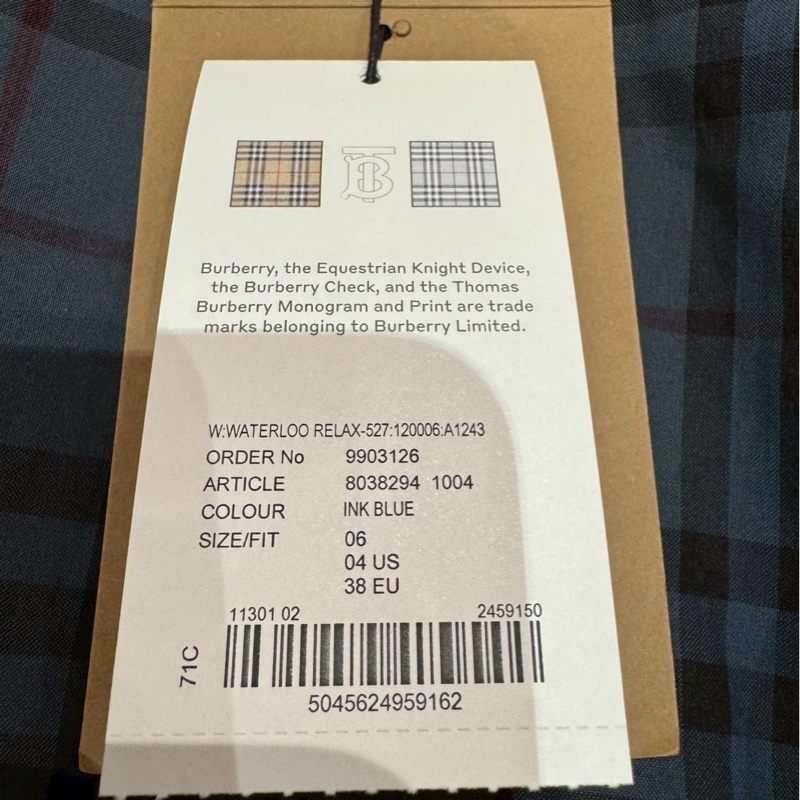Burberry深藍色經典風衣-8