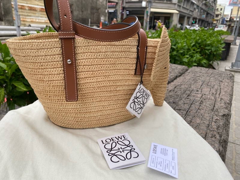 全新LOEWE草編大象包小號-1