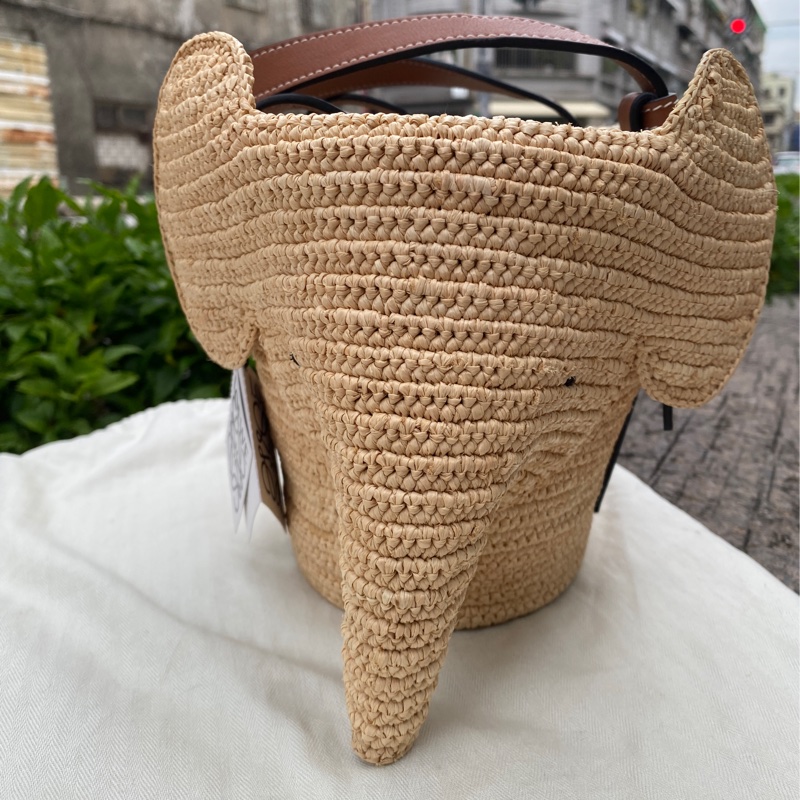 全新LOEWE草編大象包小號-2