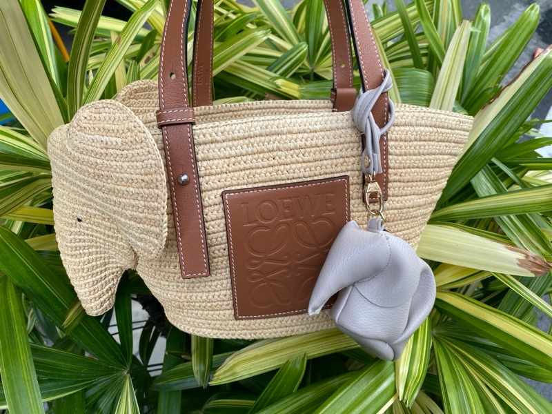 全新LOEWE草編大象包小號-11