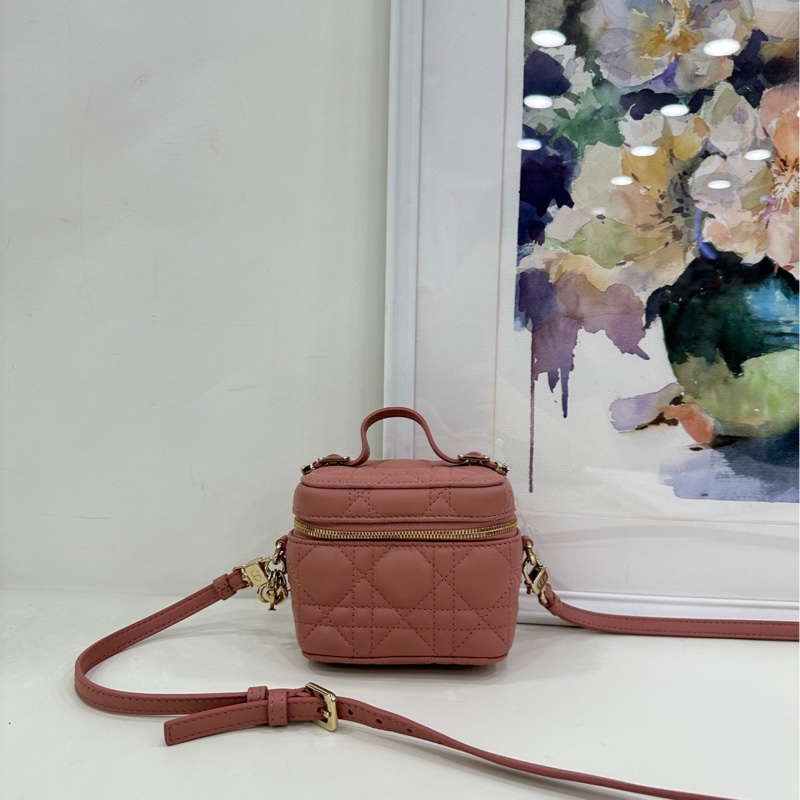 DIOR 迪奧 Lady Dior Vanity藤格紋金色拉鍊羊皮粉色盒子包 21年 99新 近閒置-1