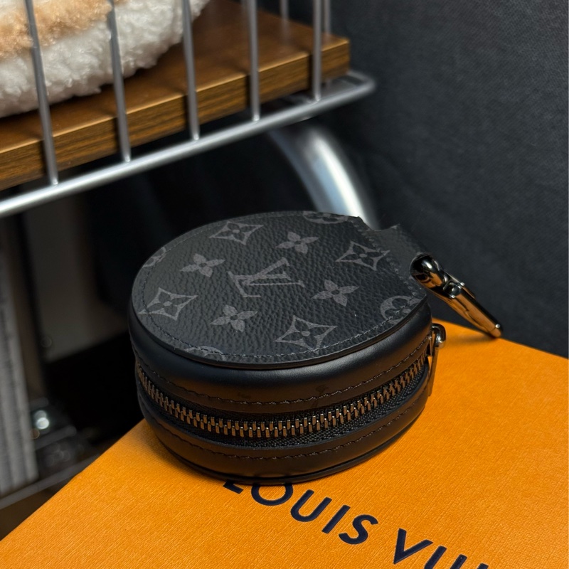 （蒐藏品）Lv 黑老花零錢包 化妝包 耳機包-1