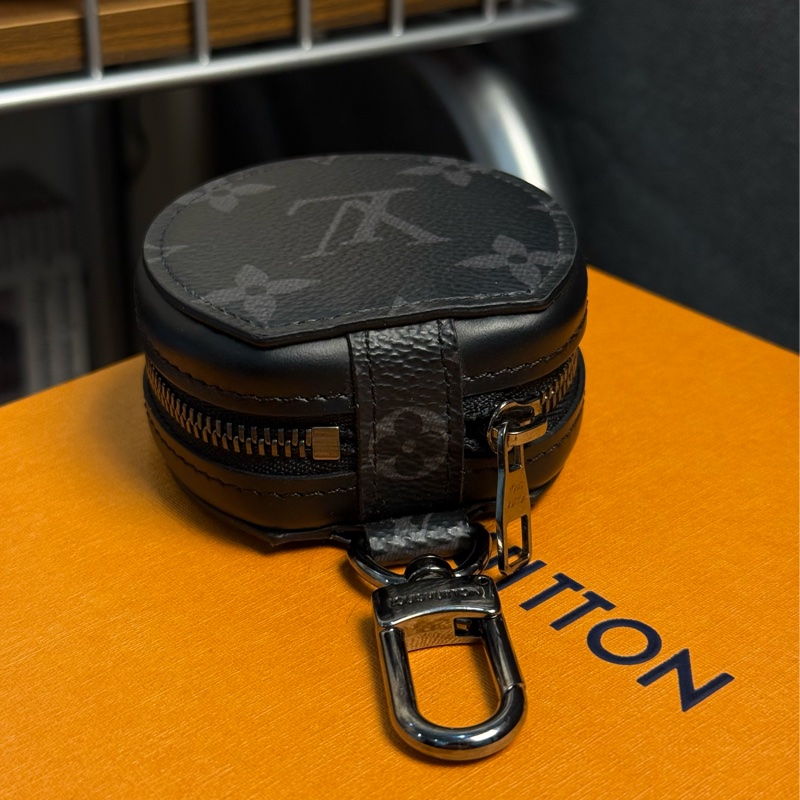 （蒐藏品）Lv 黑老花零錢包 化妝包 耳機包-2