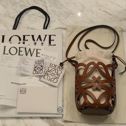 Loewe褐色logo牛皮束口包 手機包 水桶包