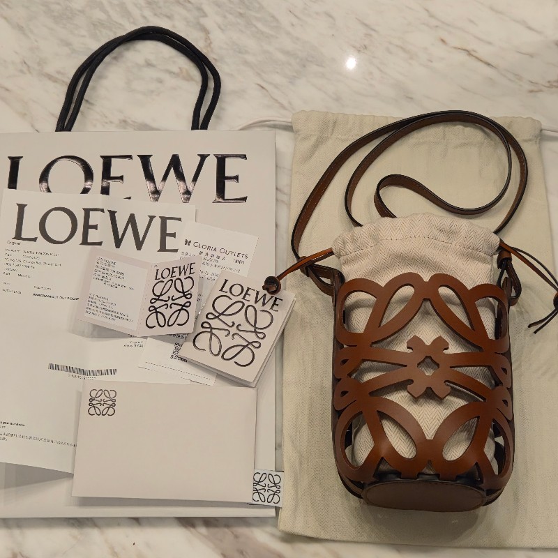 Loewe褐色logo牛皮束口包 手機包 水桶包-0