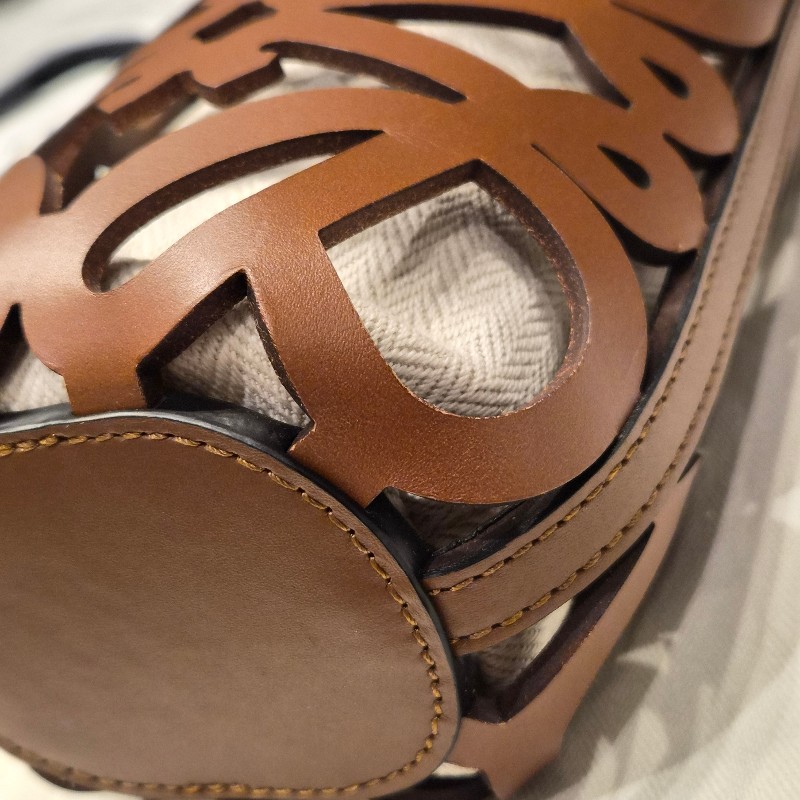 Loewe褐色logo牛皮束口包 手機包 水桶包-7