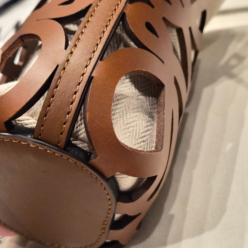 Loewe褐色logo牛皮束口包 手機包 水桶包-8