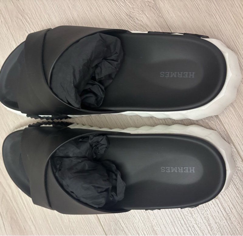 現貨商品 二手商品 專櫃正貨 HERMES 經典男版黑色拖鞋 尺寸44.5公分-45公分可穿-21