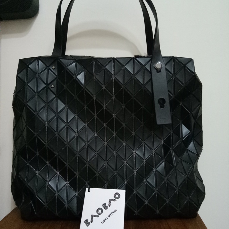 日本帶回BAOBAO皮質壓印幾何公事包 手提包 日本製 全新現貨配件齊-0