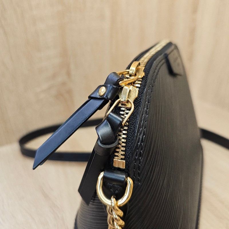 [絕版品耐看好物❣️] LV黑Epi AlmaMini拉鏈斜背包-6
