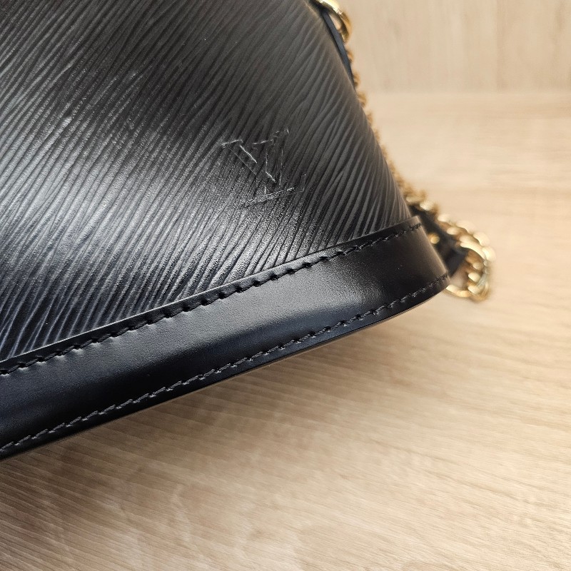 [絕版品耐看好物❣️] LV黑Epi AlmaMini拉鏈斜背包-12