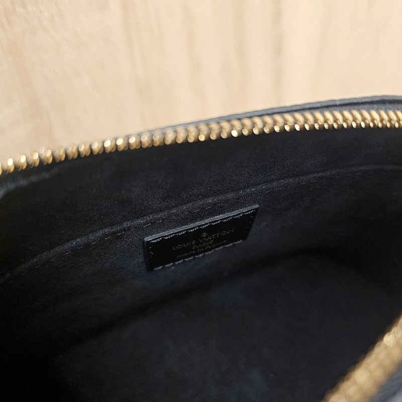 [絕版品耐看好物❣️] LV黑Epi AlmaMini拉鏈斜背包-15