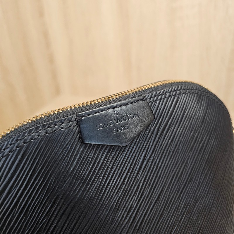 [絕版品耐看好物❣️] LV黑Epi AlmaMini拉鏈斜背包-18