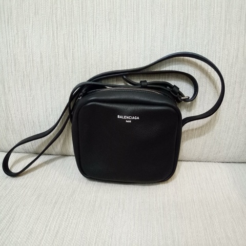 BALENCIAGA皮革斜背包（黑）附防塵袋 全新現貨時尚小廢包