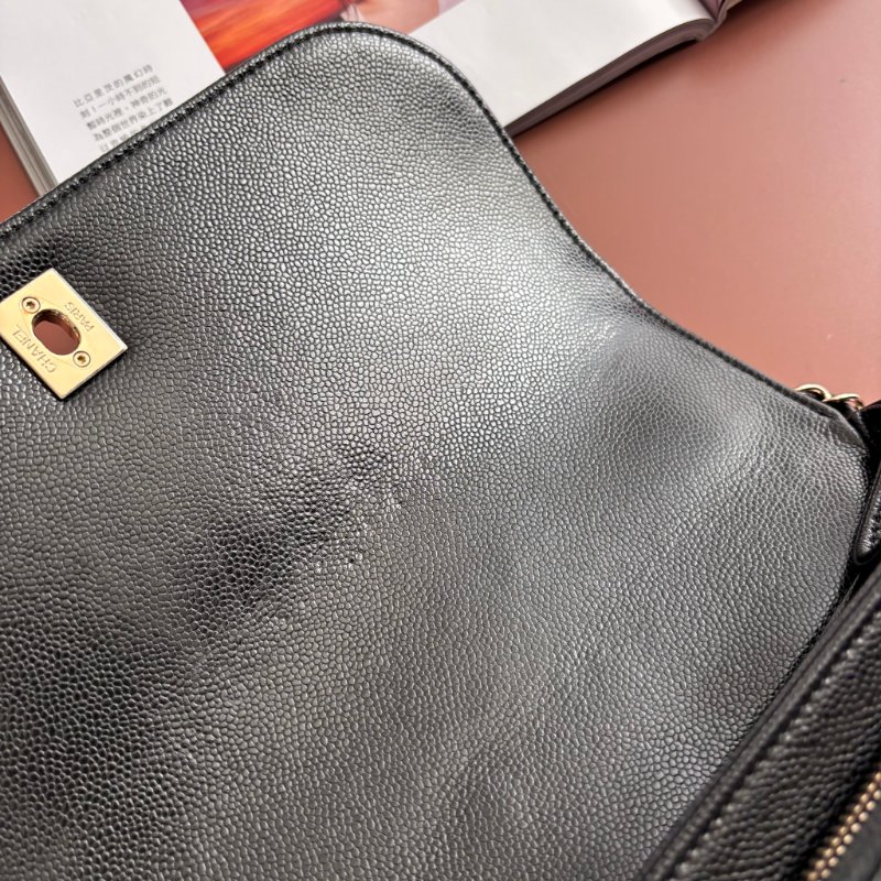 ::CHANEL:: Affinity Flap 黑色荔枝牛皮金轉釦經典郵差包手提/斜背包 大款-20