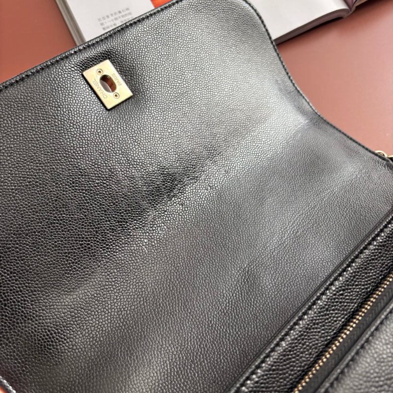 ::CHANEL:: Affinity Flap 黑色荔枝牛皮金轉釦經典郵差包手提/斜背包 大款-21